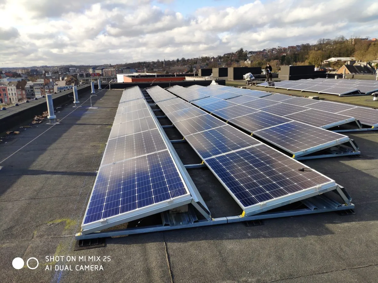 Installation de 97 panneaux à Namur