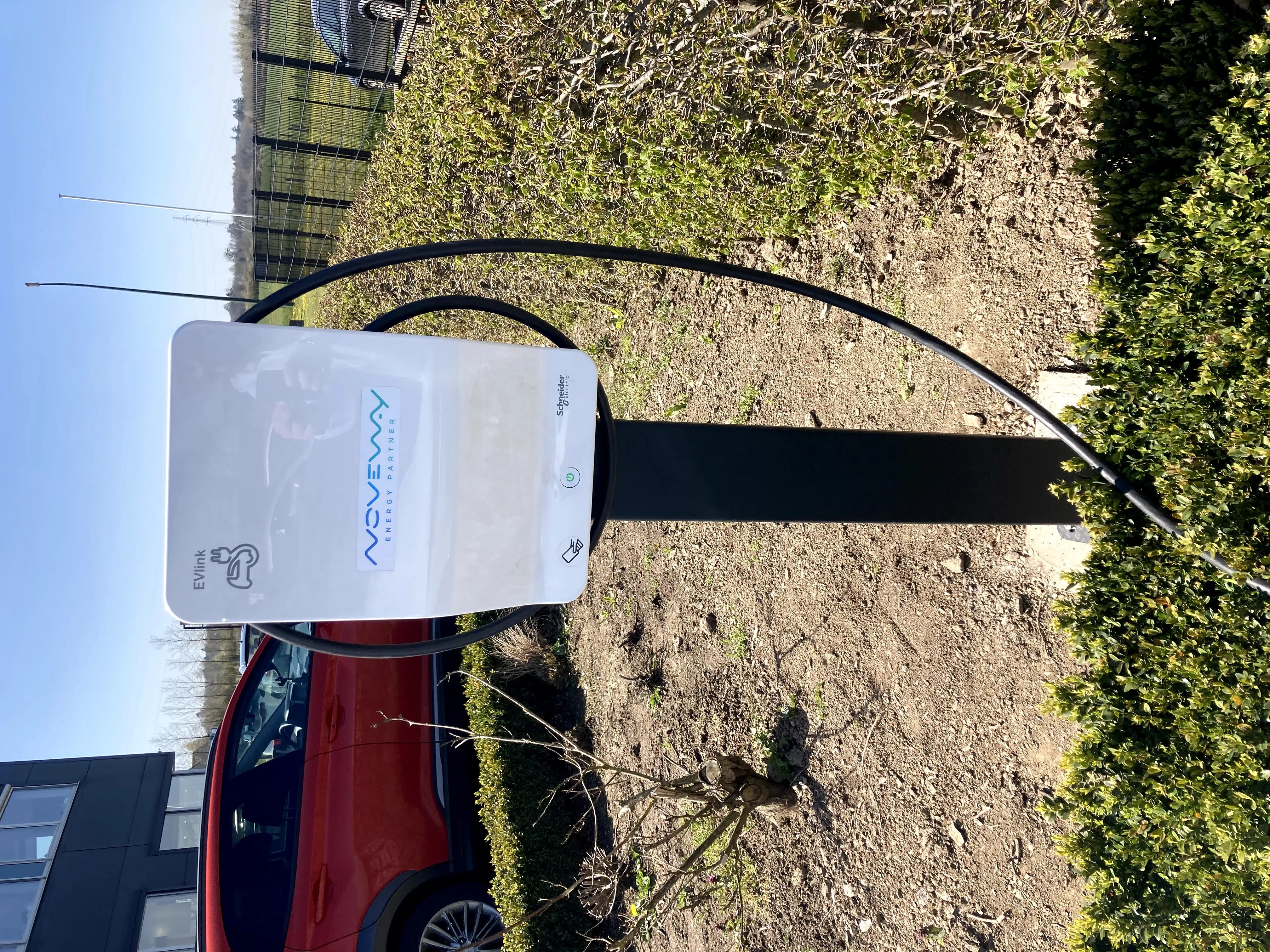 Installation borne de recharge murale